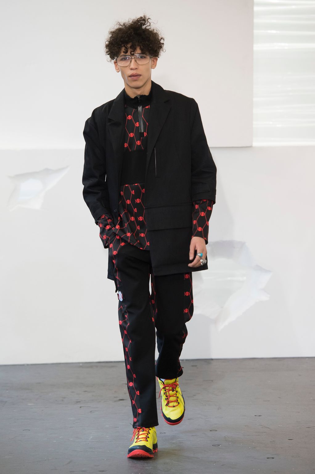 Fashion Week Paris Fall/Winter 2017 look 16 from the Avoc collection menswear