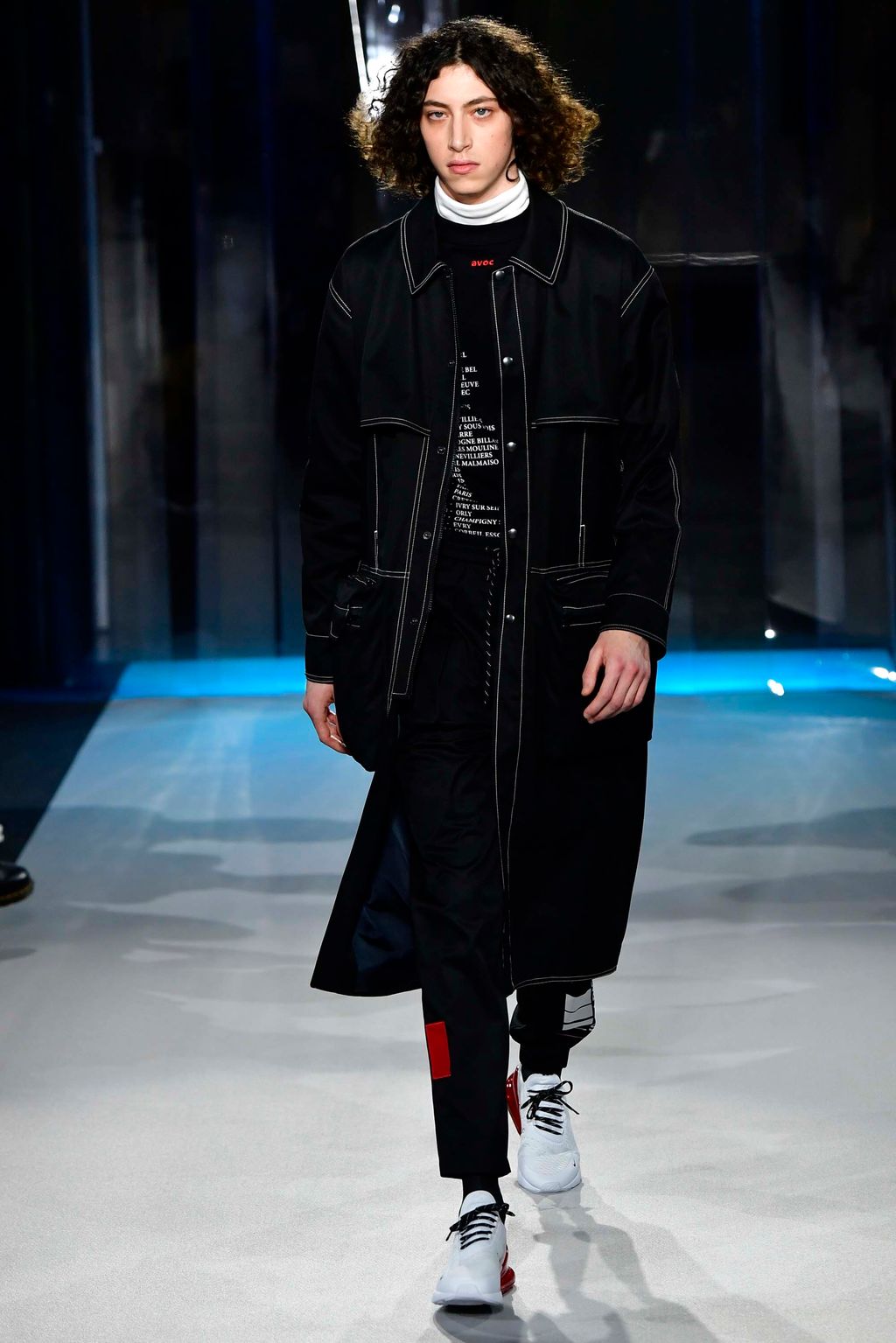 Fashion Week Paris Fall/Winter 2018 look 1 from the Avoc collection menswear