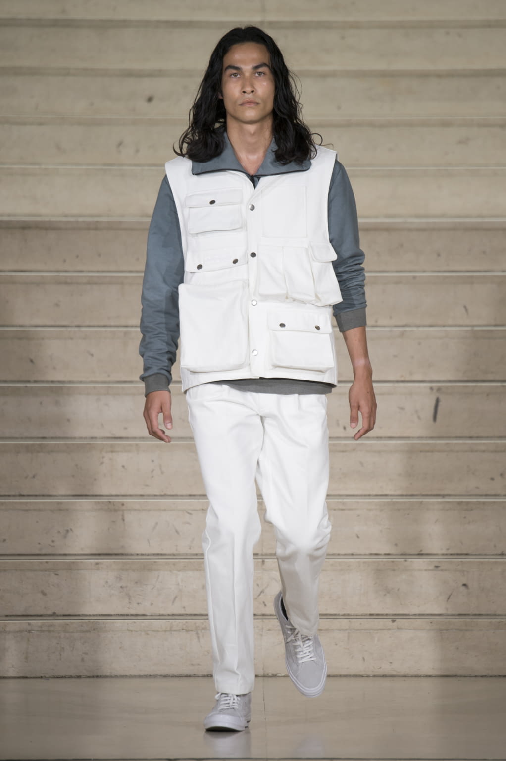Fashion Week Paris Spring/Summer 2018 look 19 from the Avoc collection menswear
