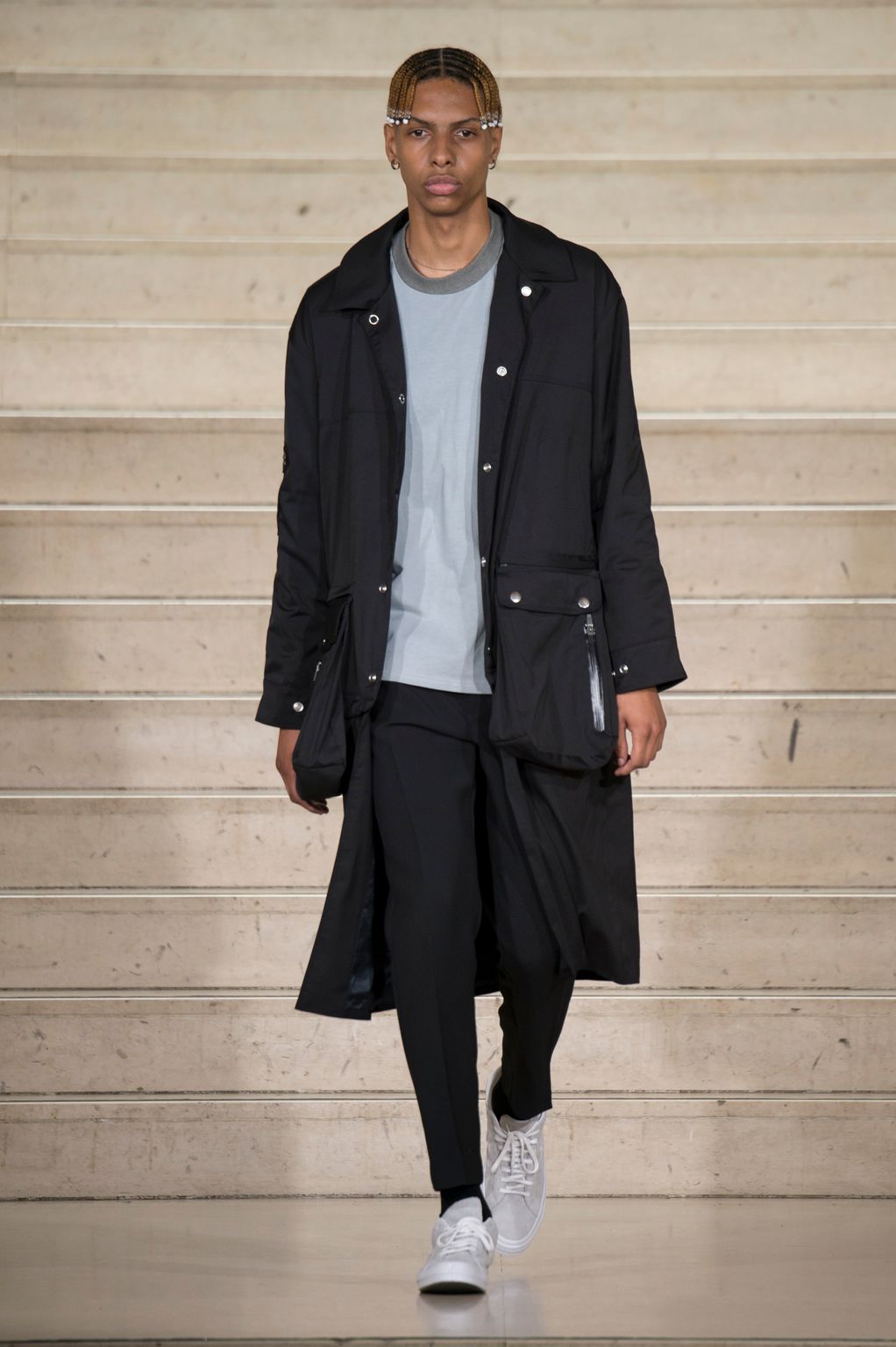Fashion Week Paris Spring/Summer 2018 look 21 from the Avoc collection menswear