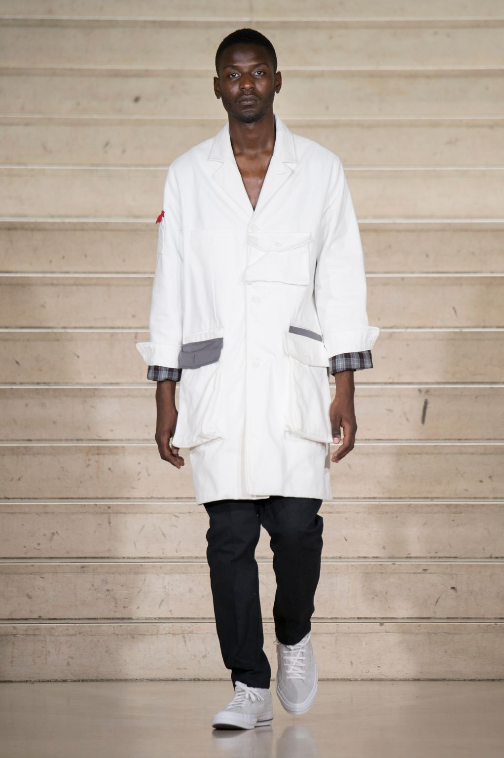 Fashion Week Paris Spring/Summer 2018 look 25 from the Avoc collection 男装