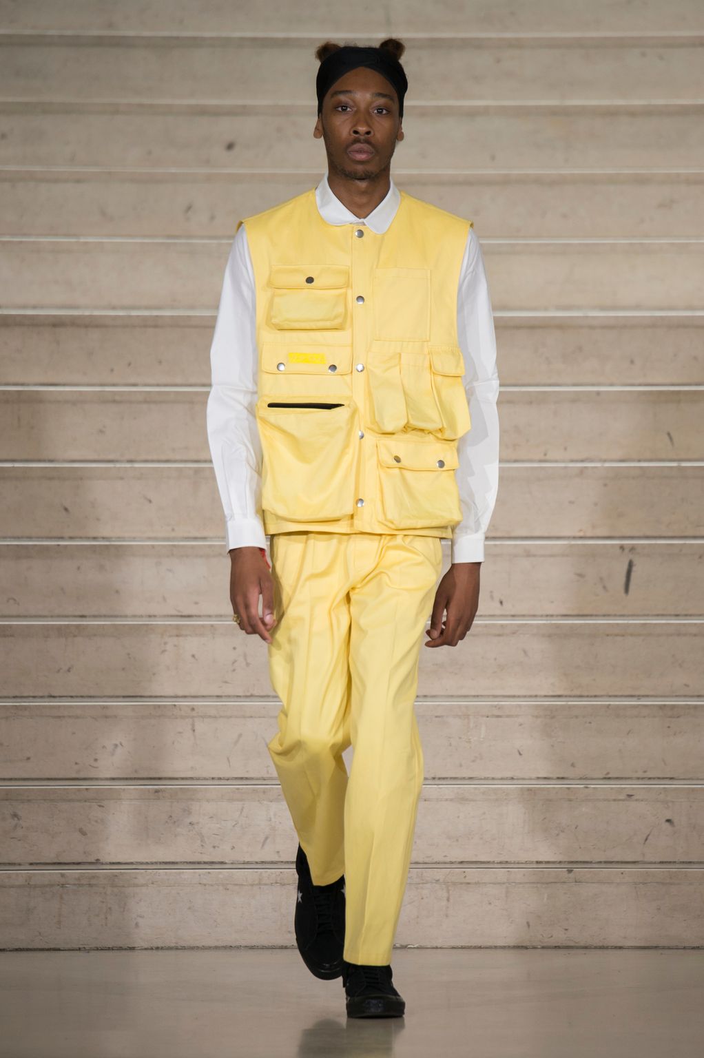 Fashion Week Paris Spring/Summer 2018 look 26 from the Avoc collection menswear