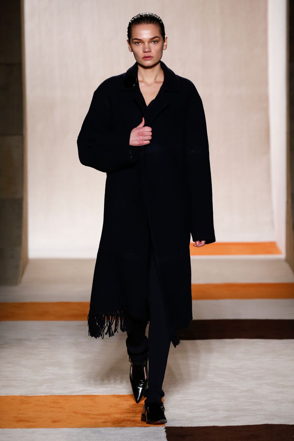 Fashion Week New York Fall/Winter 2016 look 2 from the Victoria Beckham collection 女装