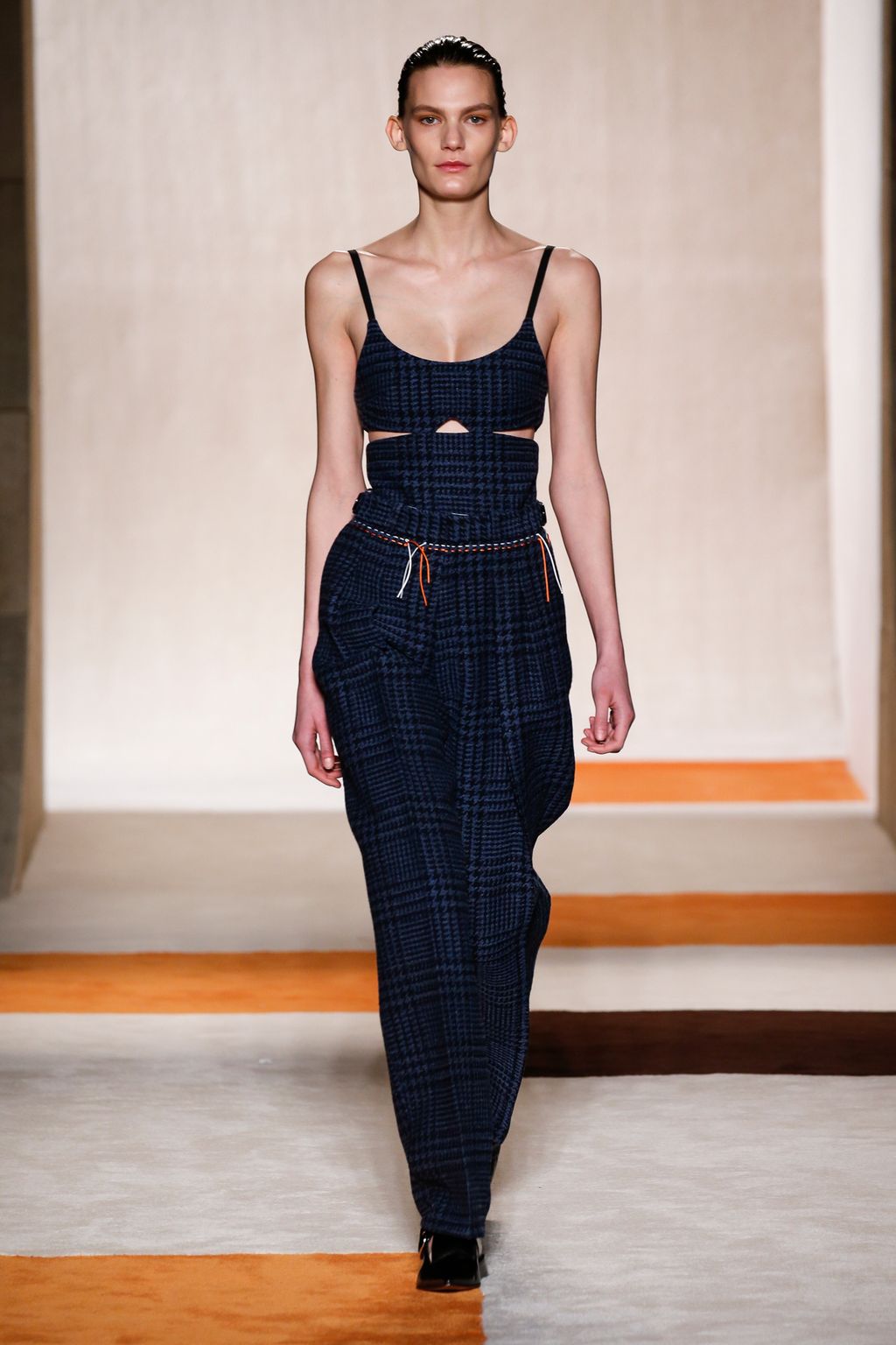 Fashion Week New York Fall/Winter 2016 look 7 from the Victoria Beckham collection 女装