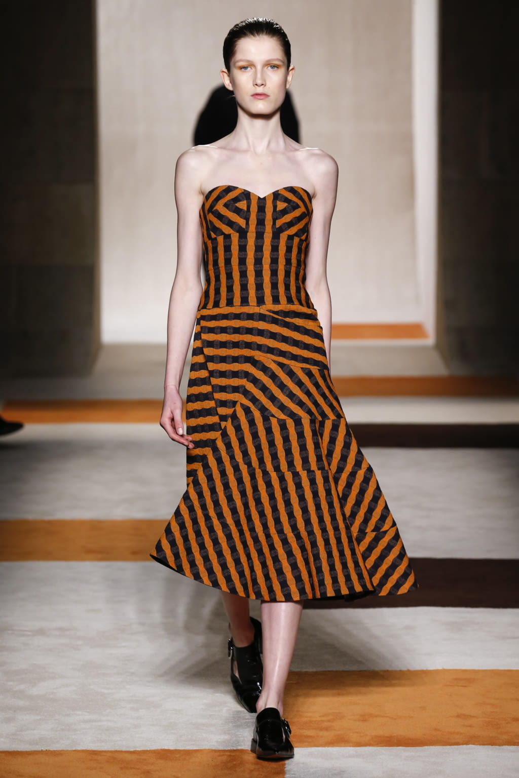 Fashion Week New York Fall/Winter 2016 look 16 from the Victoria Beckham collection womenswear