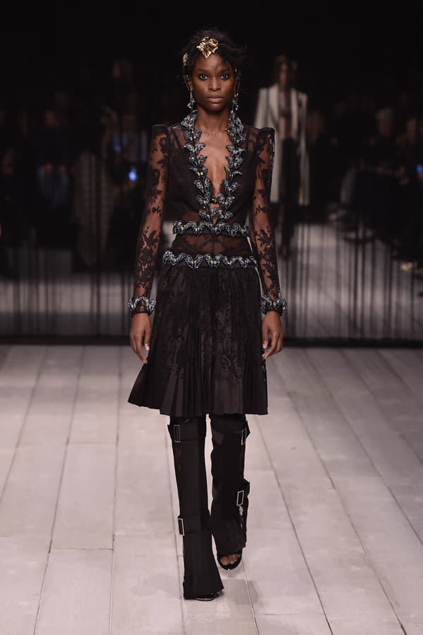 Fashion Week London Fall/Winter 2016 look 14 from the Alexander McQueen collection womenswear