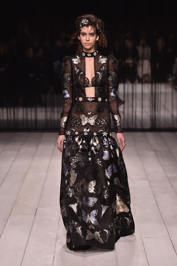 Fashion Week London Fall/Winter 2016 look 20 from the Alexander McQueen collection 女装