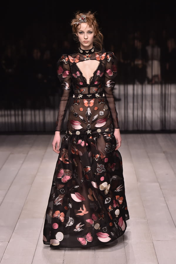 Fashion Week London Fall/Winter 2016 look 21 from the Alexander McQueen collection womenswear