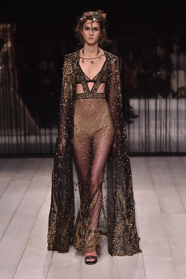 Fashion Week London Fall/Winter 2016 look 34 from the Alexander McQueen collection womenswear
