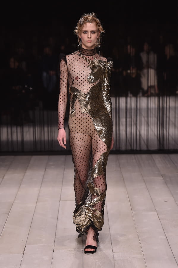 Fashion Week London Fall/Winter 2016 look 35 from the Alexander McQueen collection womenswear
