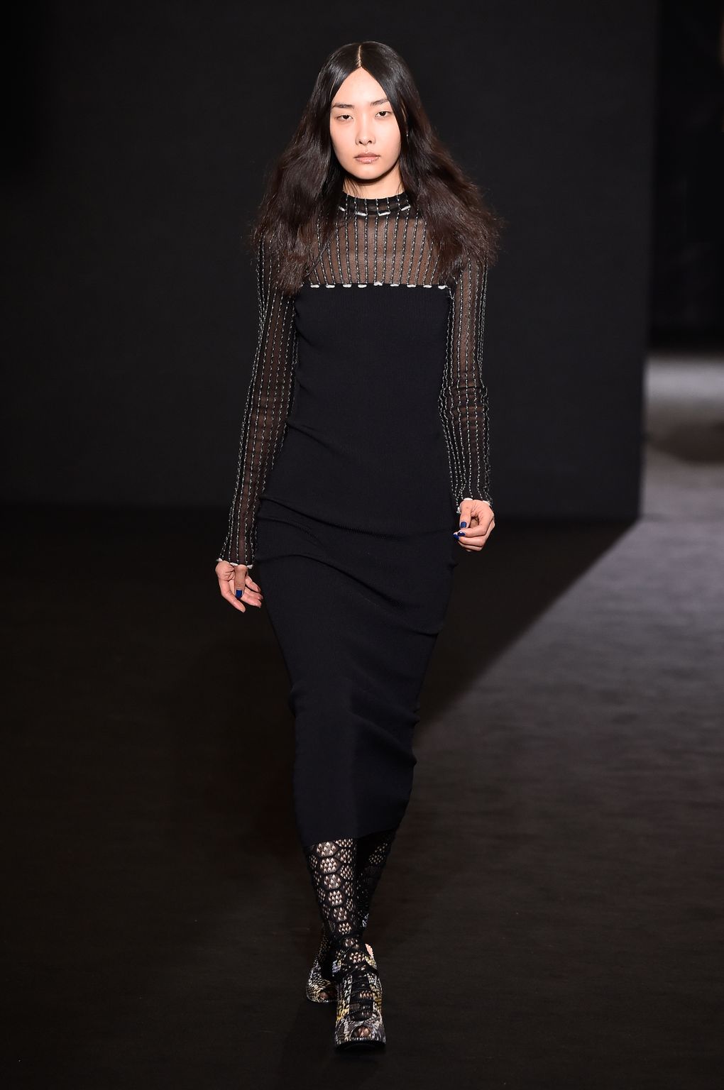 Fashion Week Paris Fall/Winter 2016 look 15 from the Roland Mouret collection womenswear
