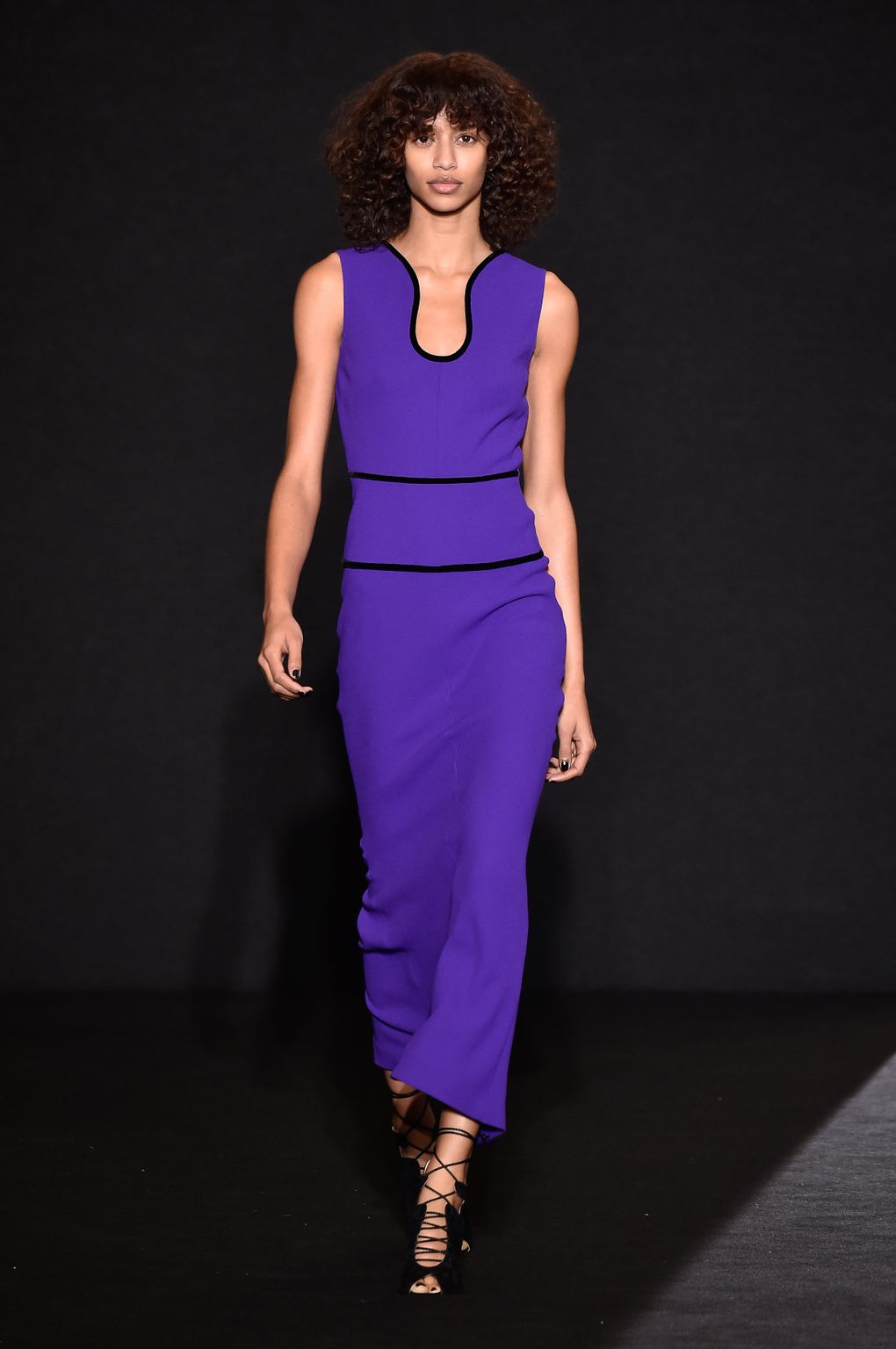 Fashion Week Paris Fall/Winter 2016 look 18 de la collection Roland Mouret womenswear