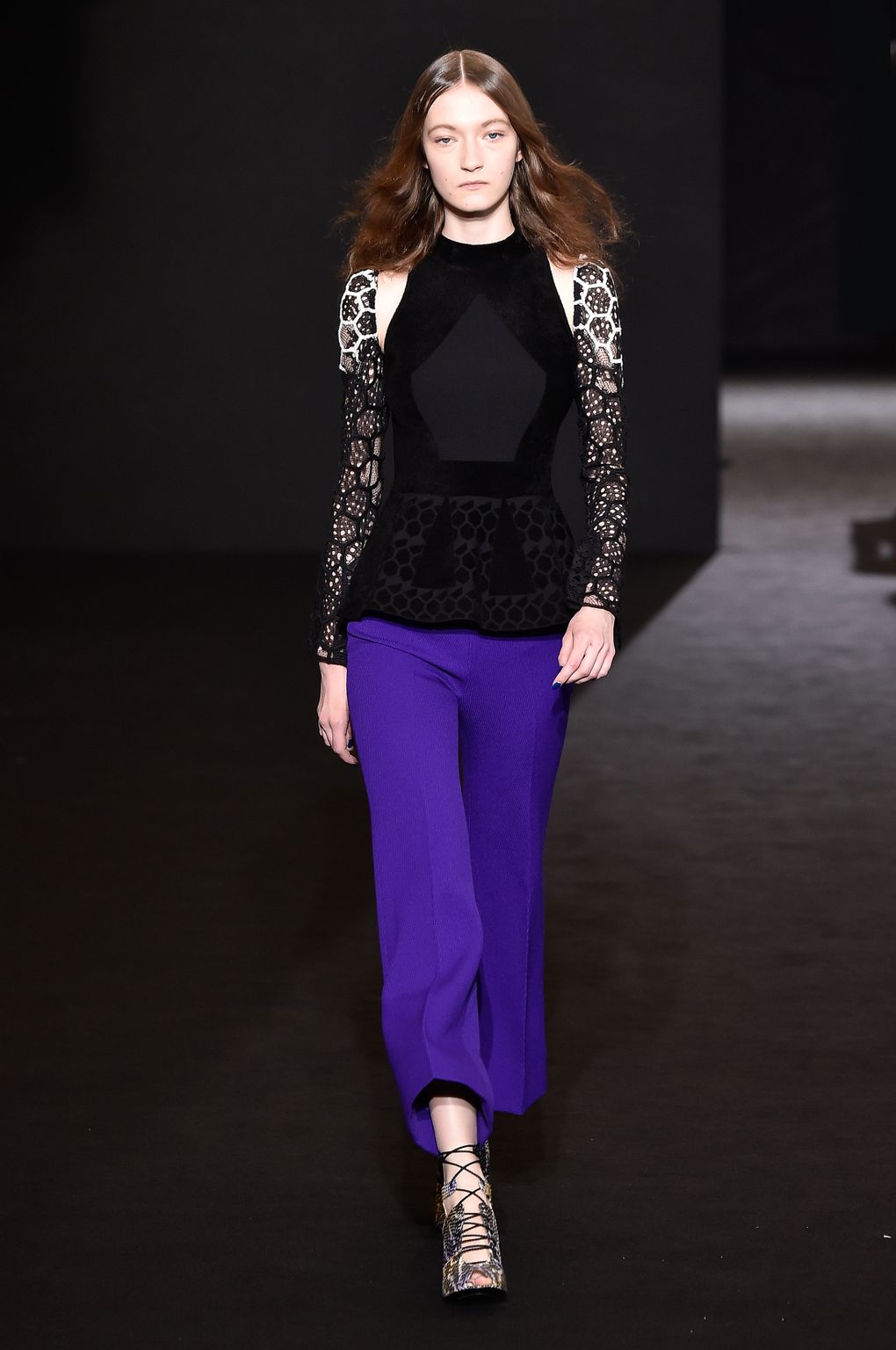 Fashion Week Paris Fall/Winter 2016 look 19 from the Roland Mouret collection womenswear