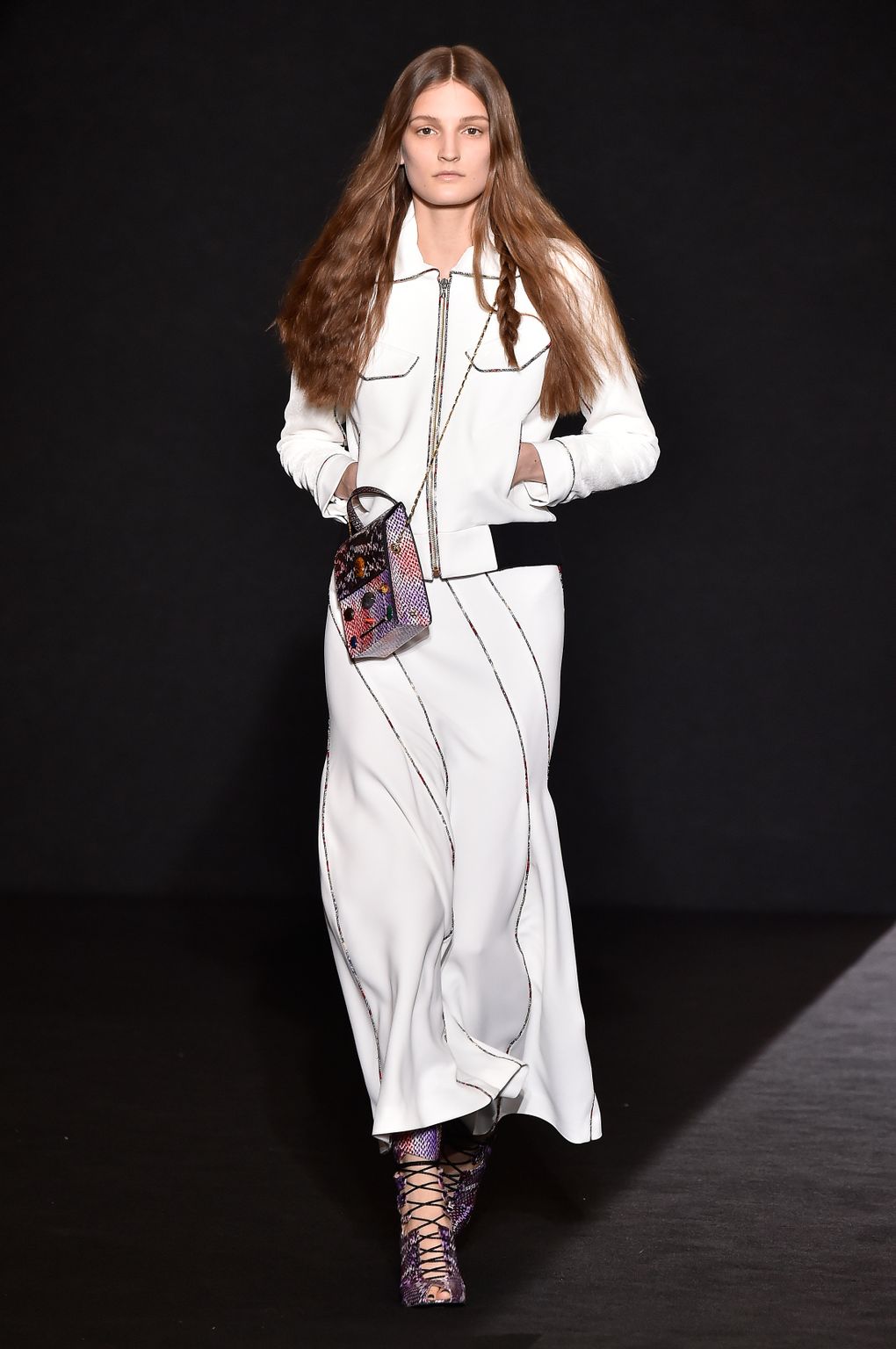 Fashion Week Paris Fall/Winter 2016 look 25 from the Roland Mouret collection womenswear