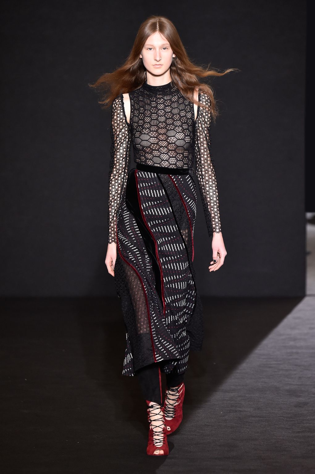 Fashion Week Paris Fall/Winter 2016 look 3 from the Roland Mouret collection womenswear