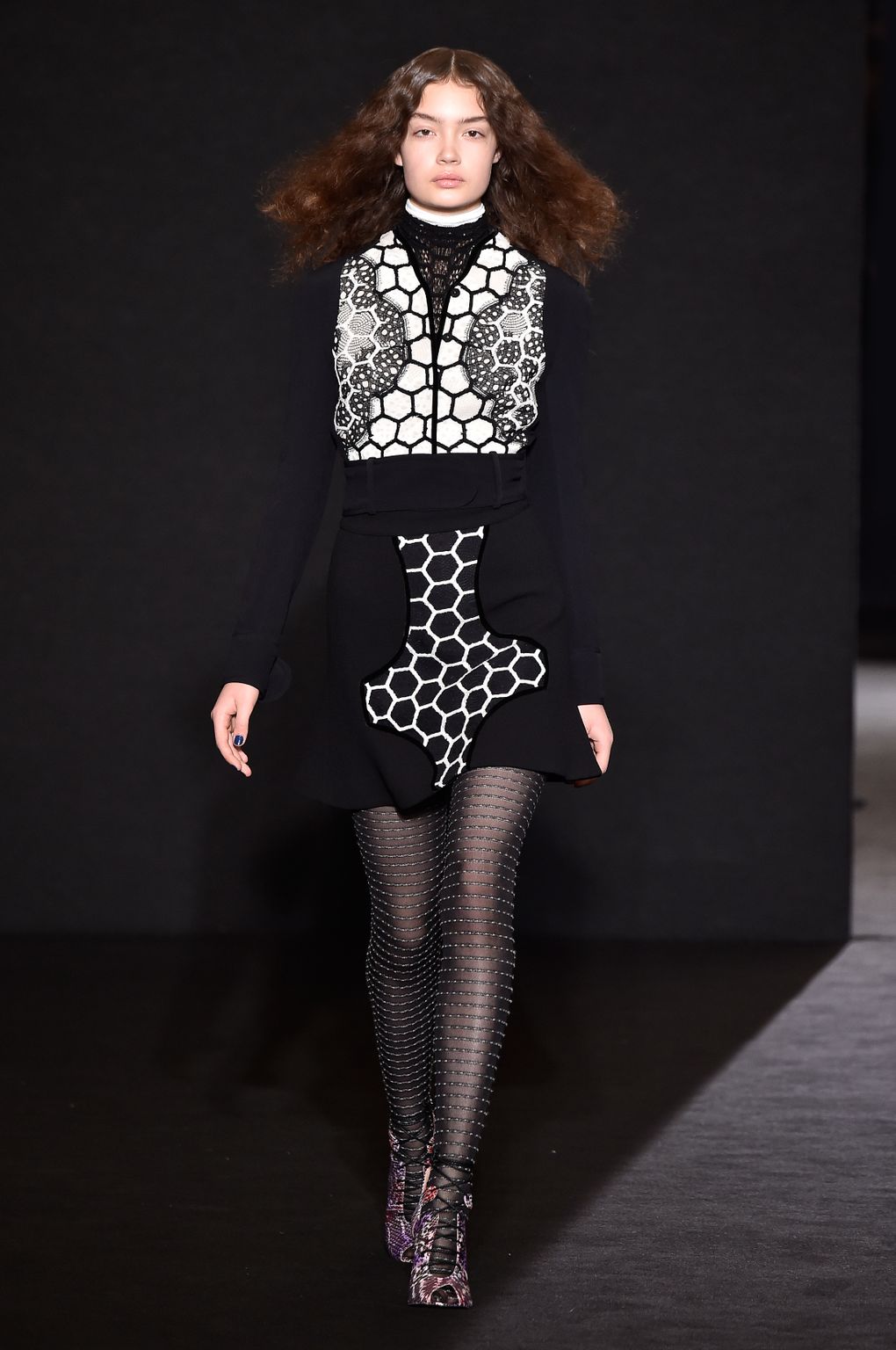 Fashion Week Paris Fall/Winter 2016 look 30 de la collection Roland Mouret womenswear