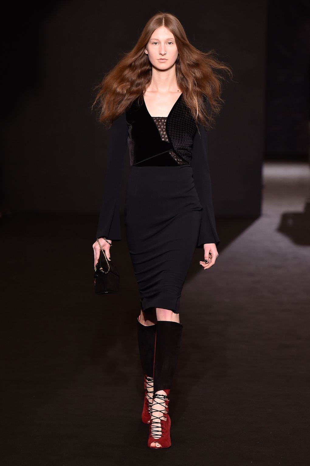 Fashion Week Paris Fall/Winter 2016 look 37 from the Roland Mouret collection womenswear