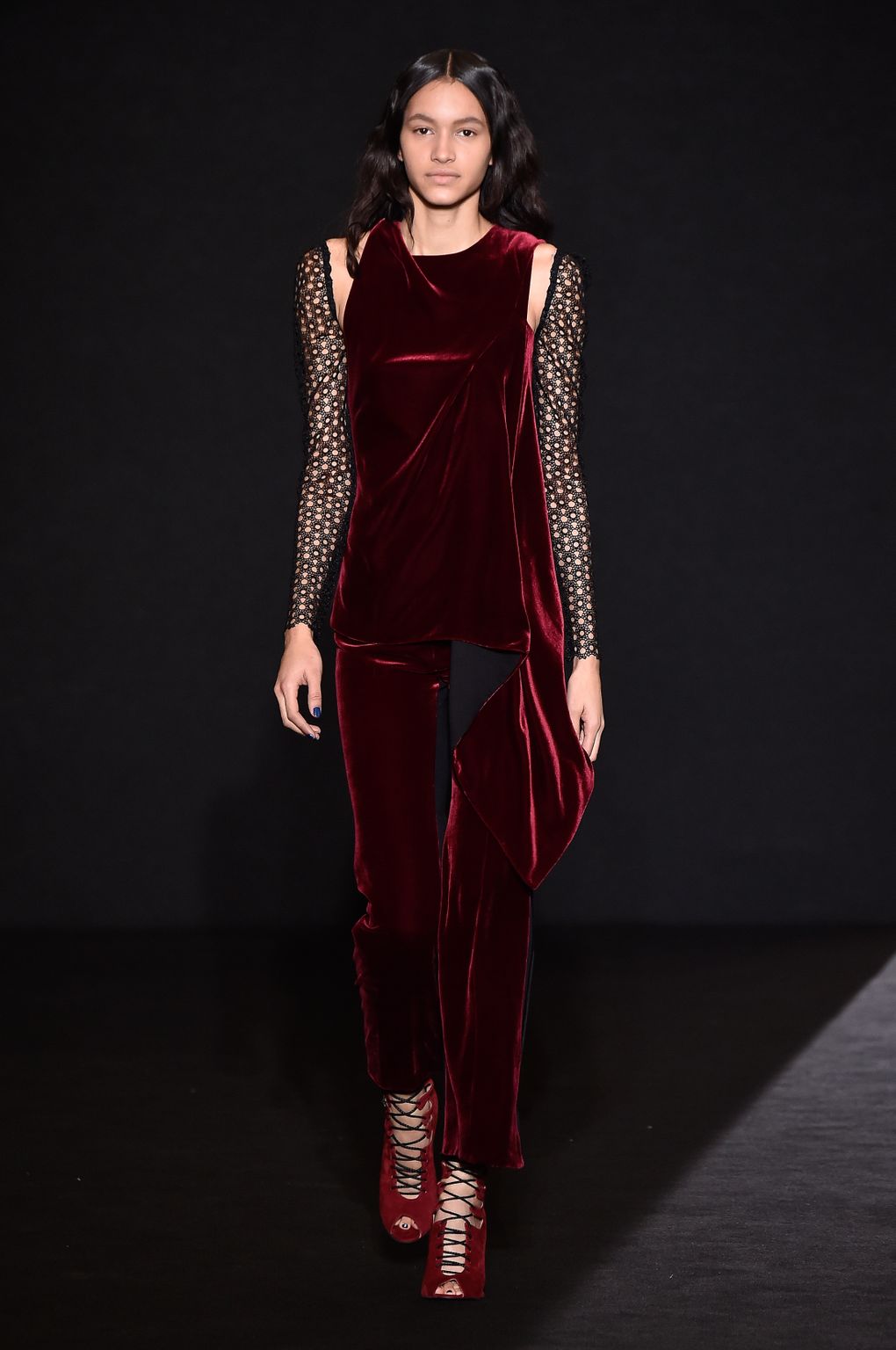 Fashion Week Paris Fall/Winter 2016 look 4 from the Roland Mouret collection womenswear
