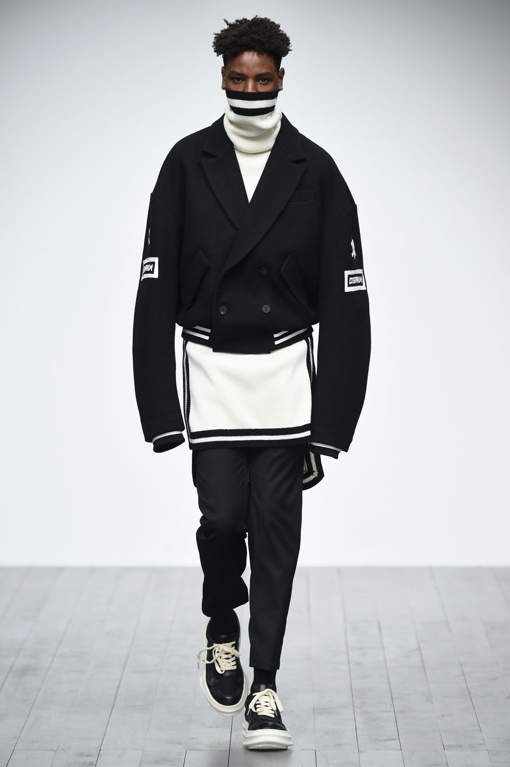 Fashion Week London Fall/Winter 2018 look 4 from the D.GNAK collection 男装