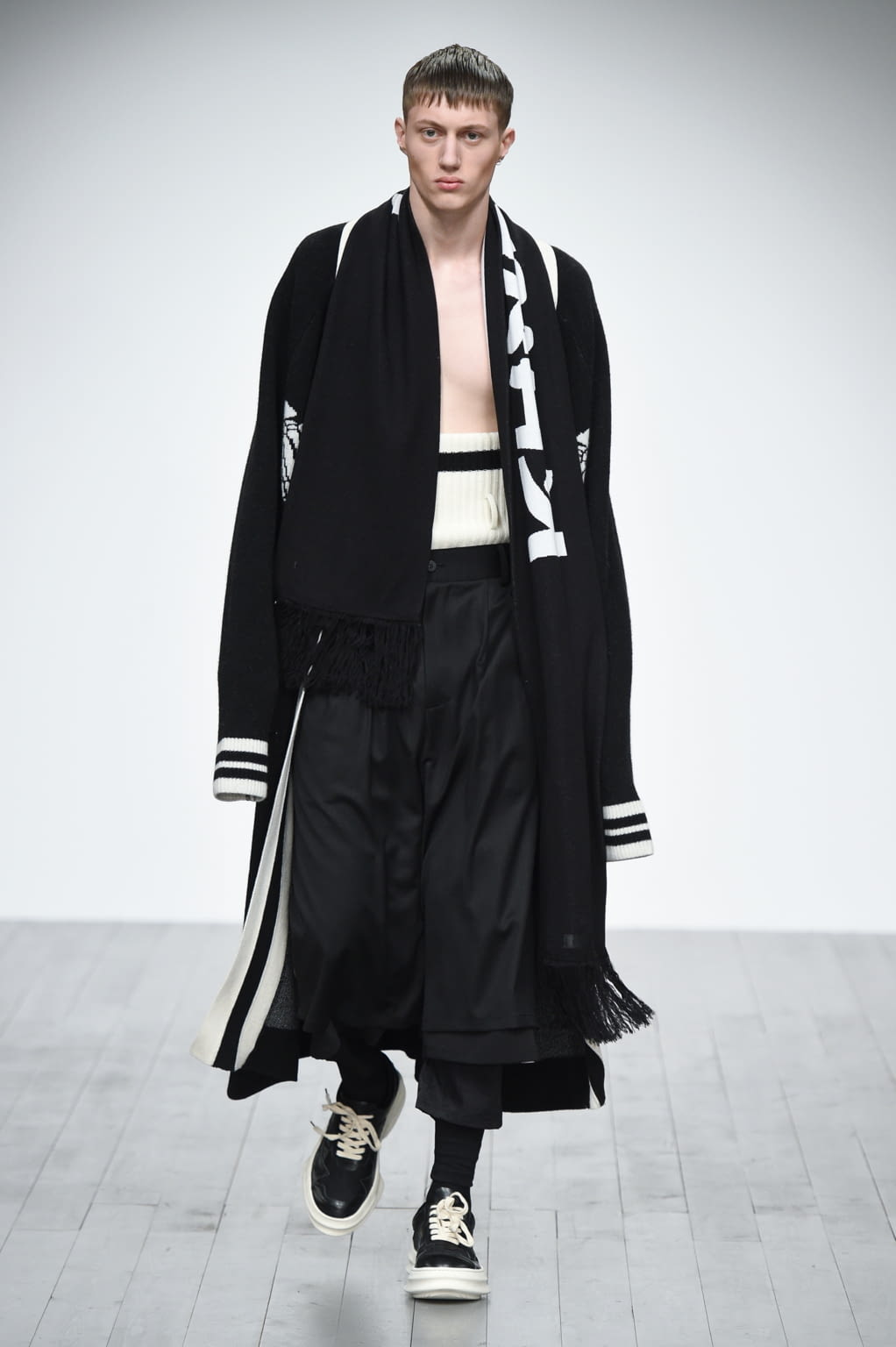 Fashion Week London Fall/Winter 2018 look 6 de la collection D.GNAK menswear