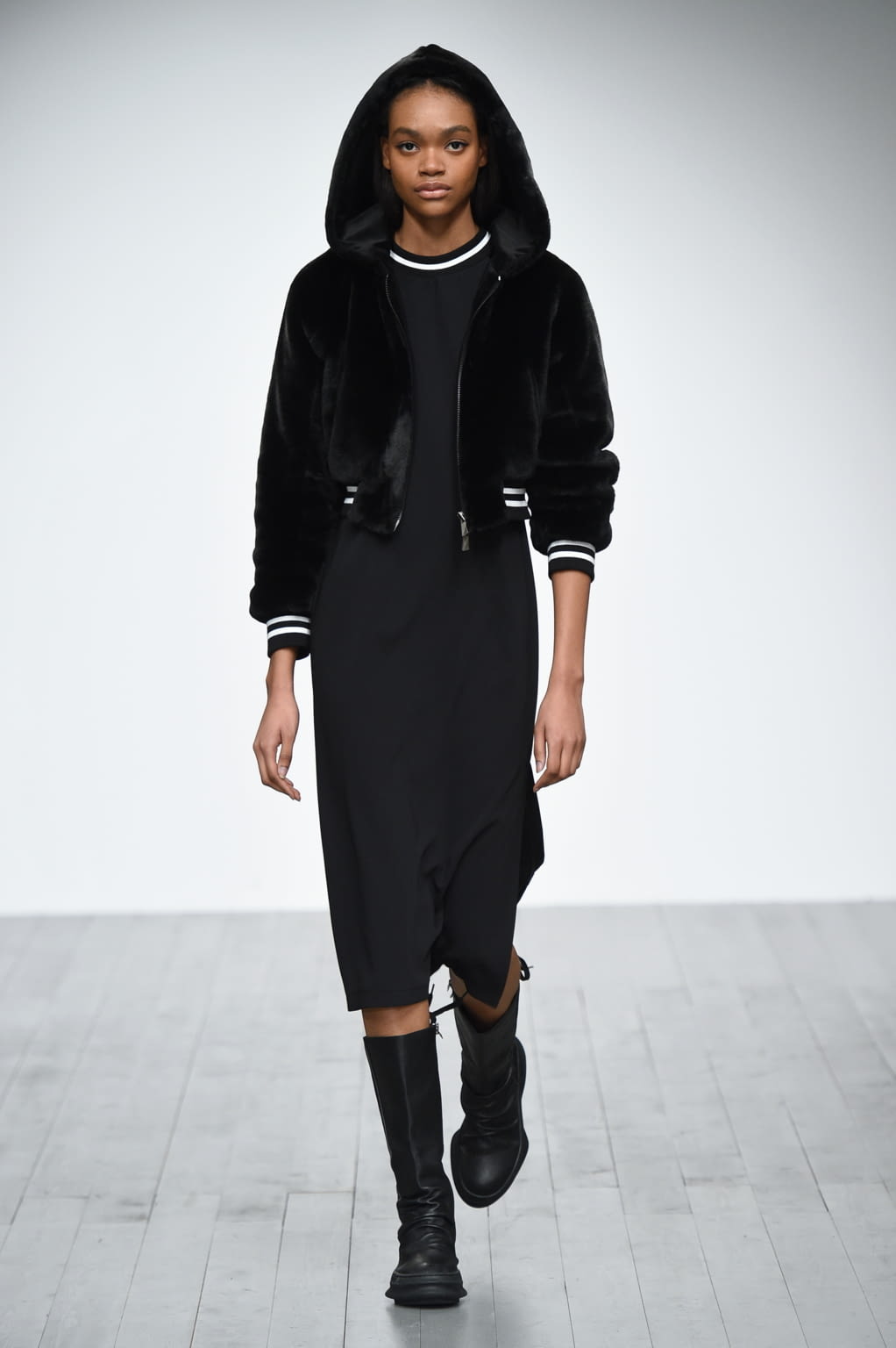 Fashion Week London Fall/Winter 2018 look 8 de la collection D.GNAK menswear