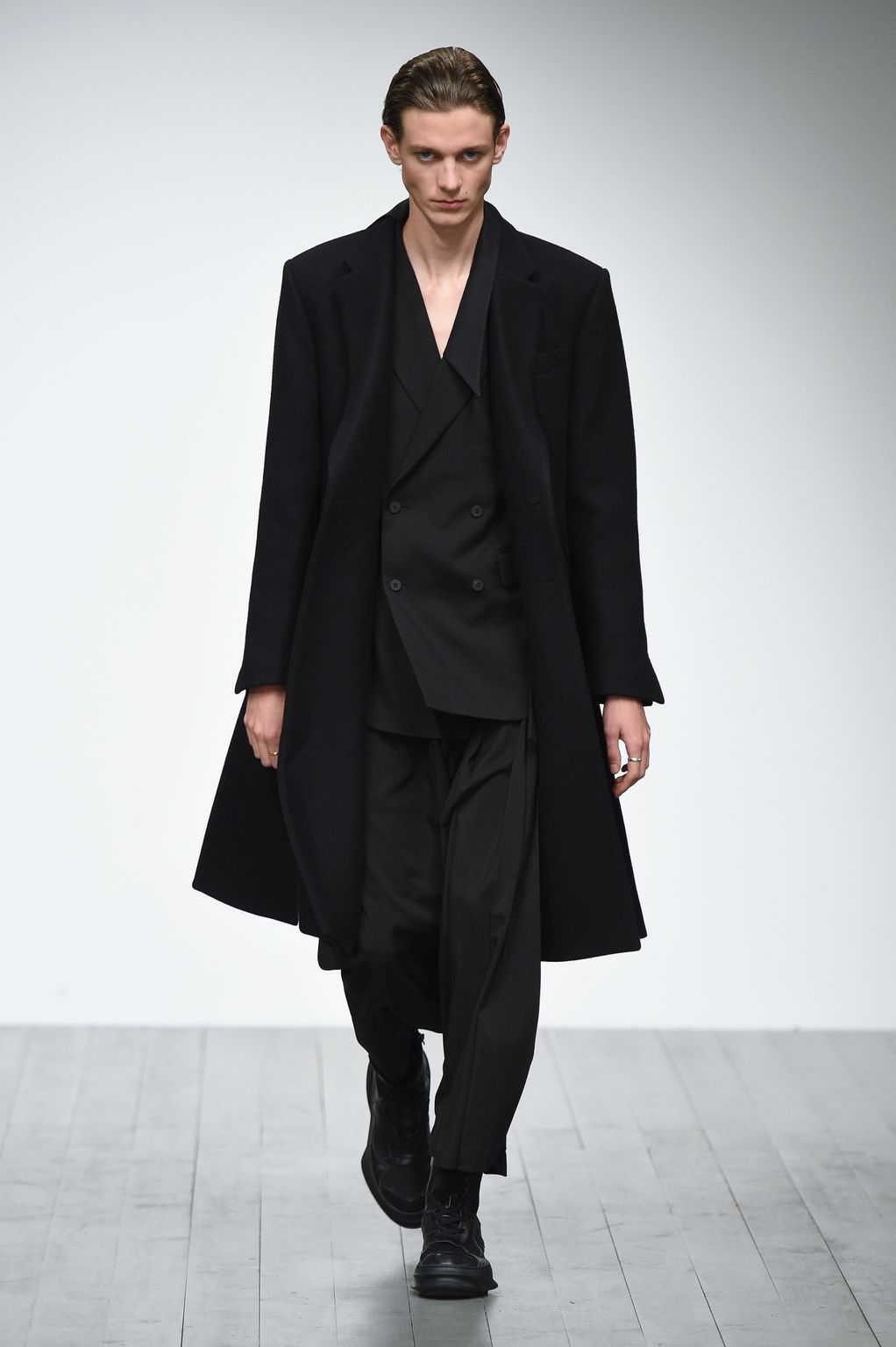 Fashion Week London Fall/Winter 2018 look 25 from the D.GNAK collection menswear