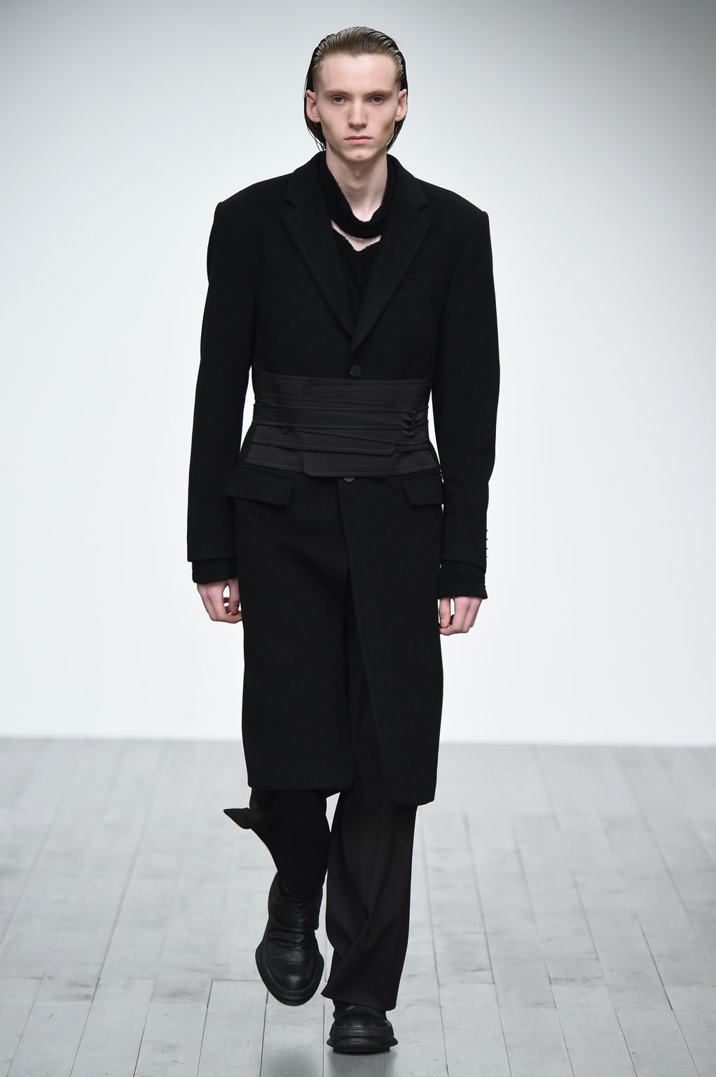 Fashion Week London Fall/Winter 2018 look 26 from the D.GNAK collection menswear