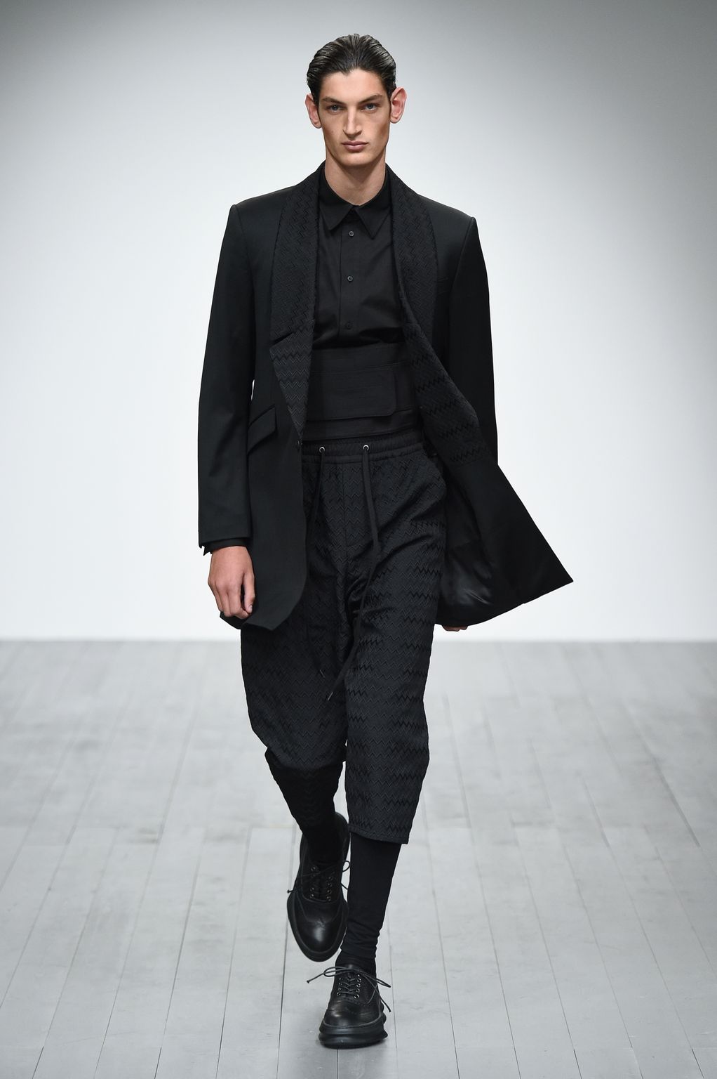 Fashion Week London Fall/Winter 2018 look 28 from the D.GNAK collection menswear