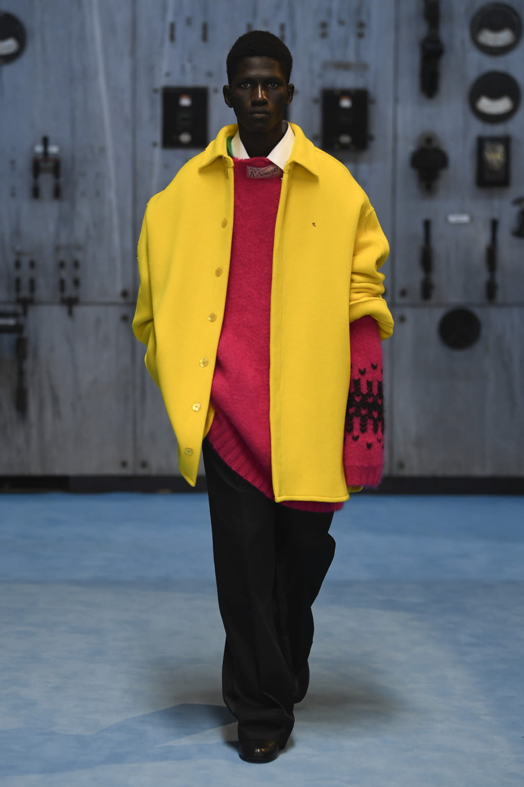 Fashion Week Paris Fall/Winter 2021 look 27 from the Raf Simons collection womenswear