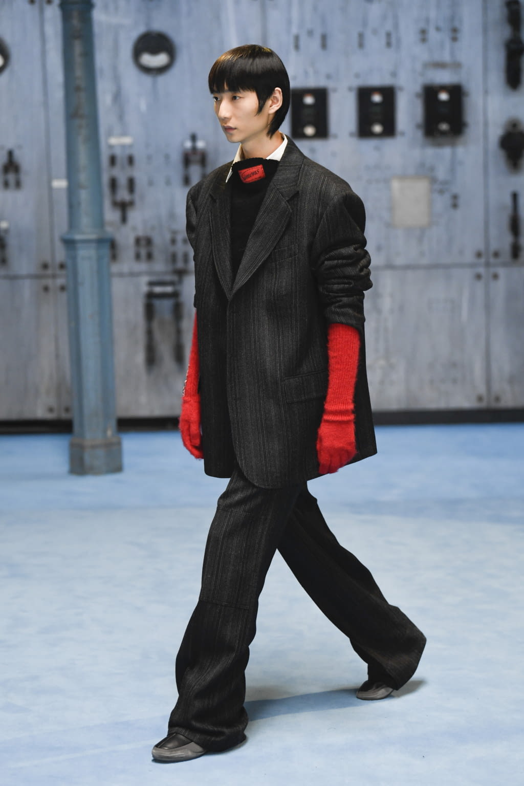Fashion Week Paris Fall/Winter 2021 look 31 from the Raf Simons collection womenswear