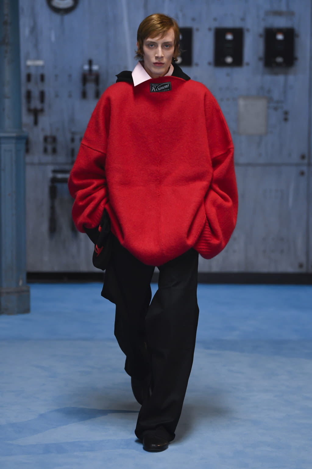 Fashion Week Paris Fall/Winter 2021 look 32 from the Raf Simons collection womenswear