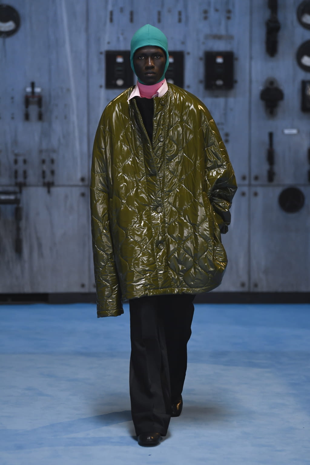 Fashion Week Paris Fall/Winter 2021 look 37 from the Raf Simons collection womenswear