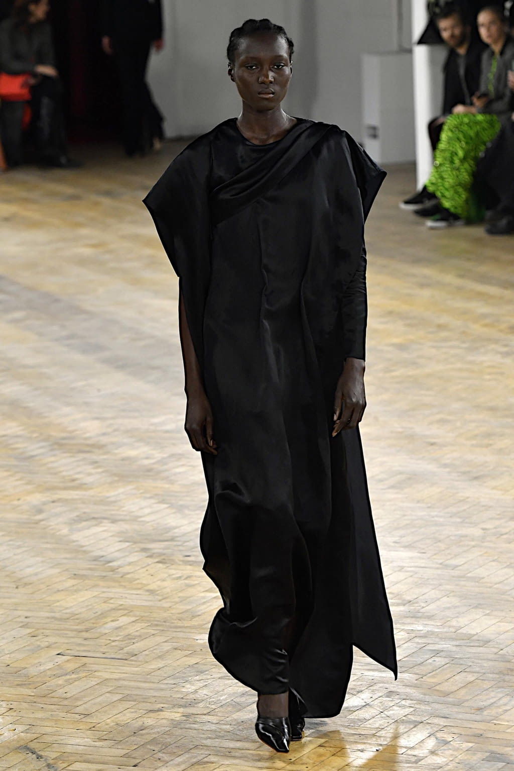Fashion Week London Fall/Winter 2020 look 11 from the A.W.A.K.E MODE collection 女装