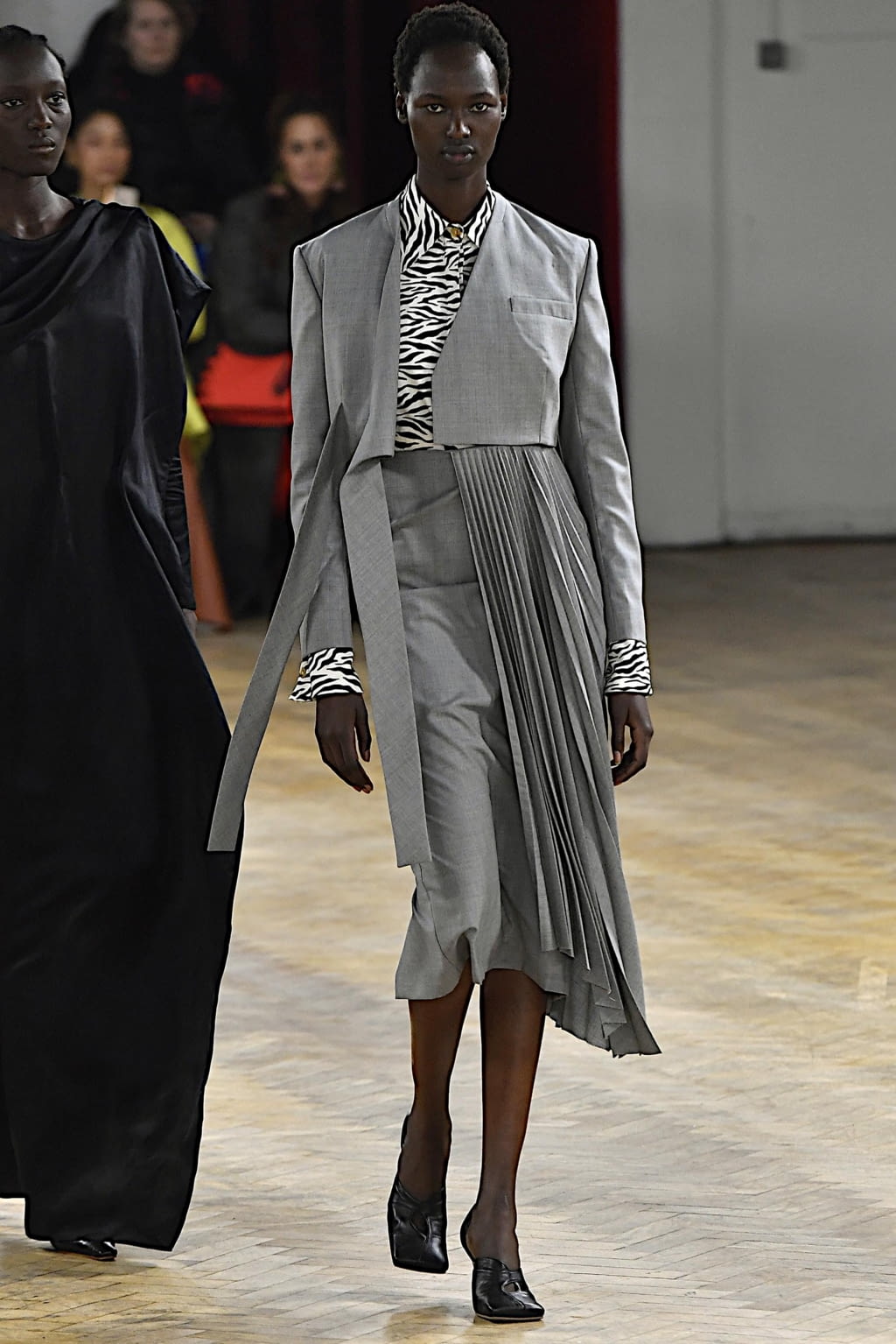 Fashion Week London Fall/Winter 2020 look 13 from the A.W.A.K.E MODE collection 女装