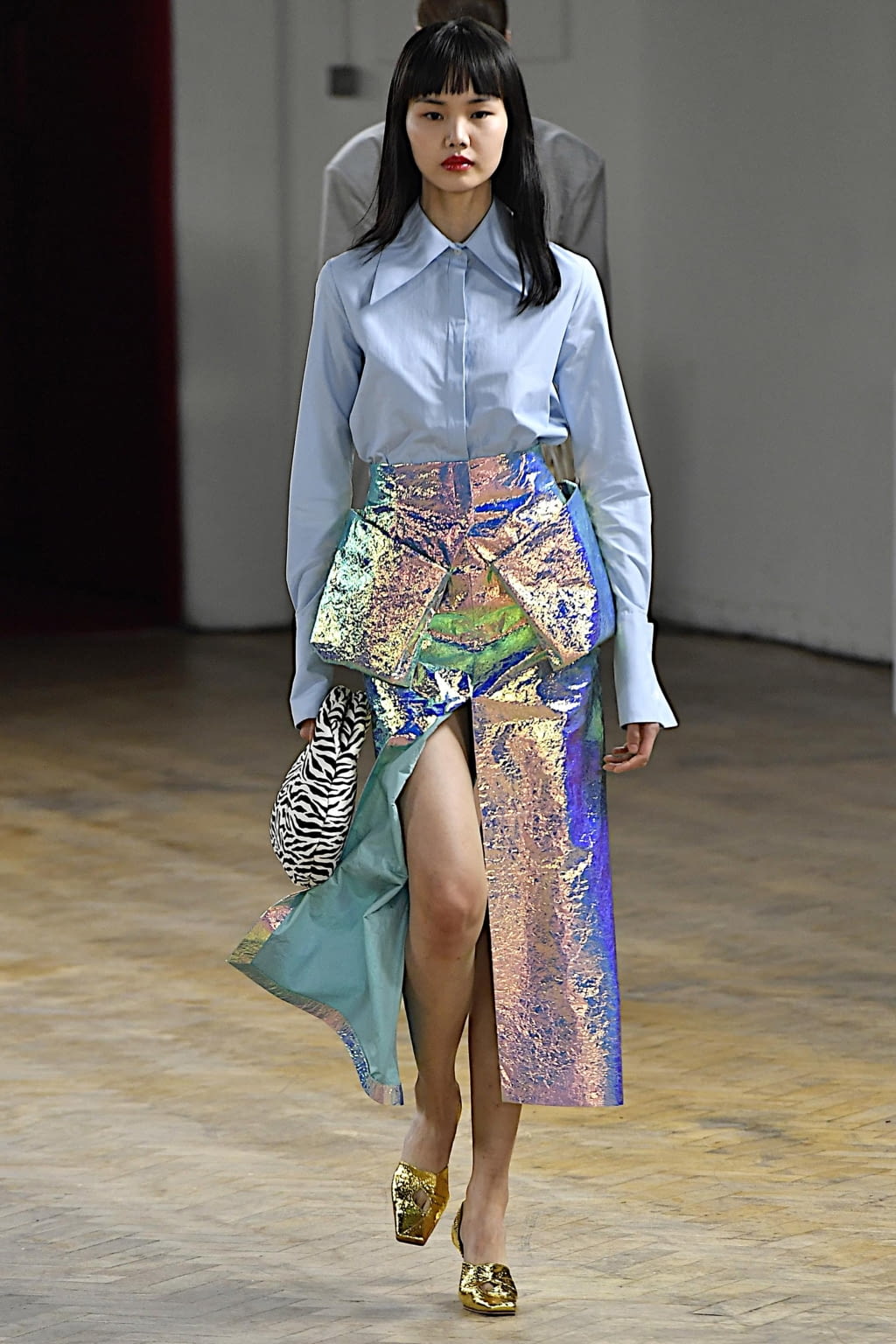 Fashion Week London Fall/Winter 2020 look 14 from the A.W.A.K.E MODE collection 女装