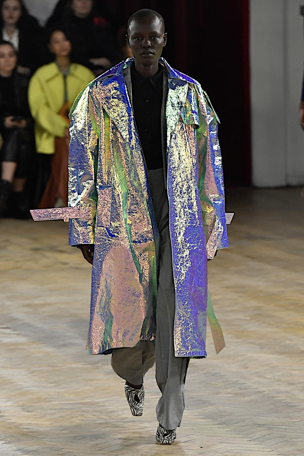 Fashion Week London Fall/Winter 2020 look 31 from the A.W.A.K.E MODE collection 女装