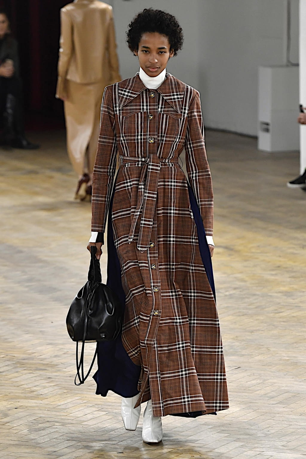 Fashion Week London Fall/Winter 2020 look 34 from the A.W.A.K.E MODE collection womenswear