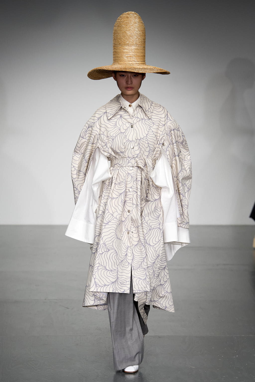 Fashion Week London Spring/Summer 2018 look 14 from the A.W.A.K.E MODE collection womenswear