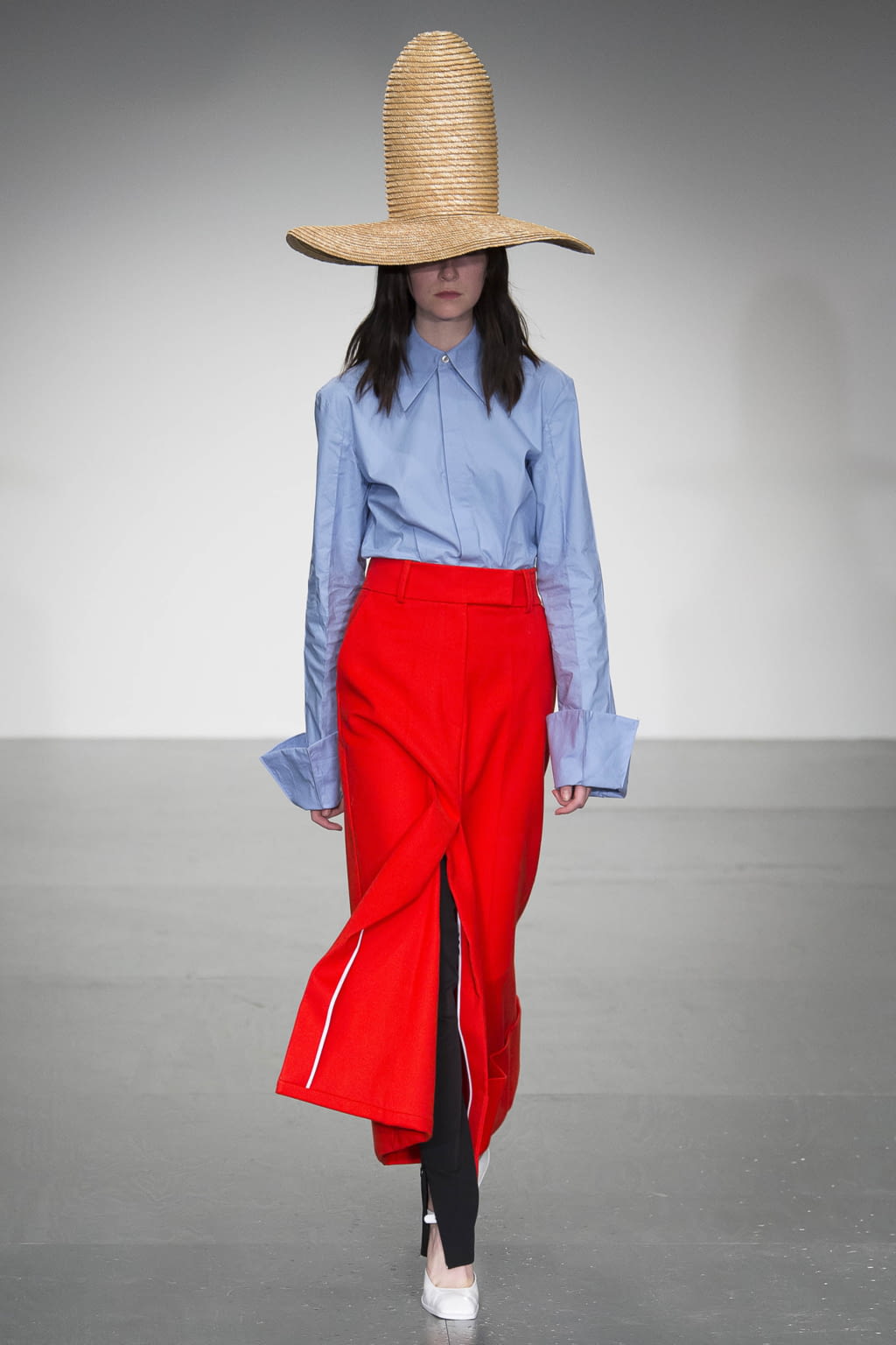Fashion Week London Spring/Summer 2018 look 21 from the A.W.A.K.E MODE collection 女装