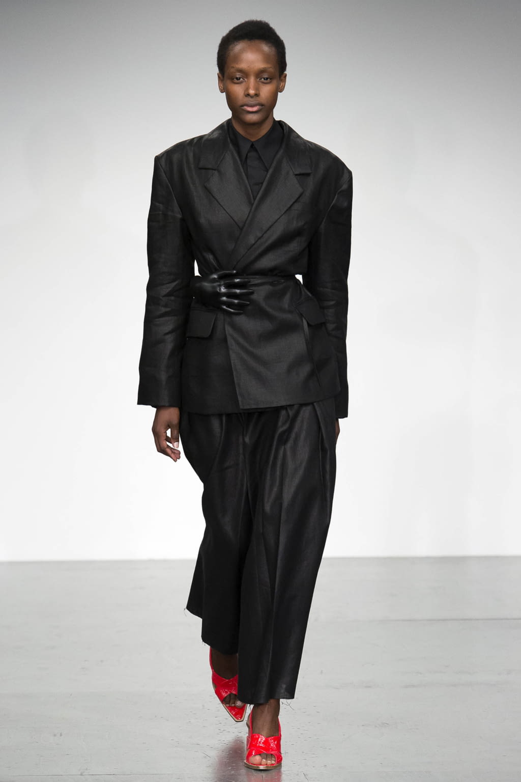 Fashion Week London Spring/Summer 2018 look 31 from the A.W.A.K.E MODE collection womenswear