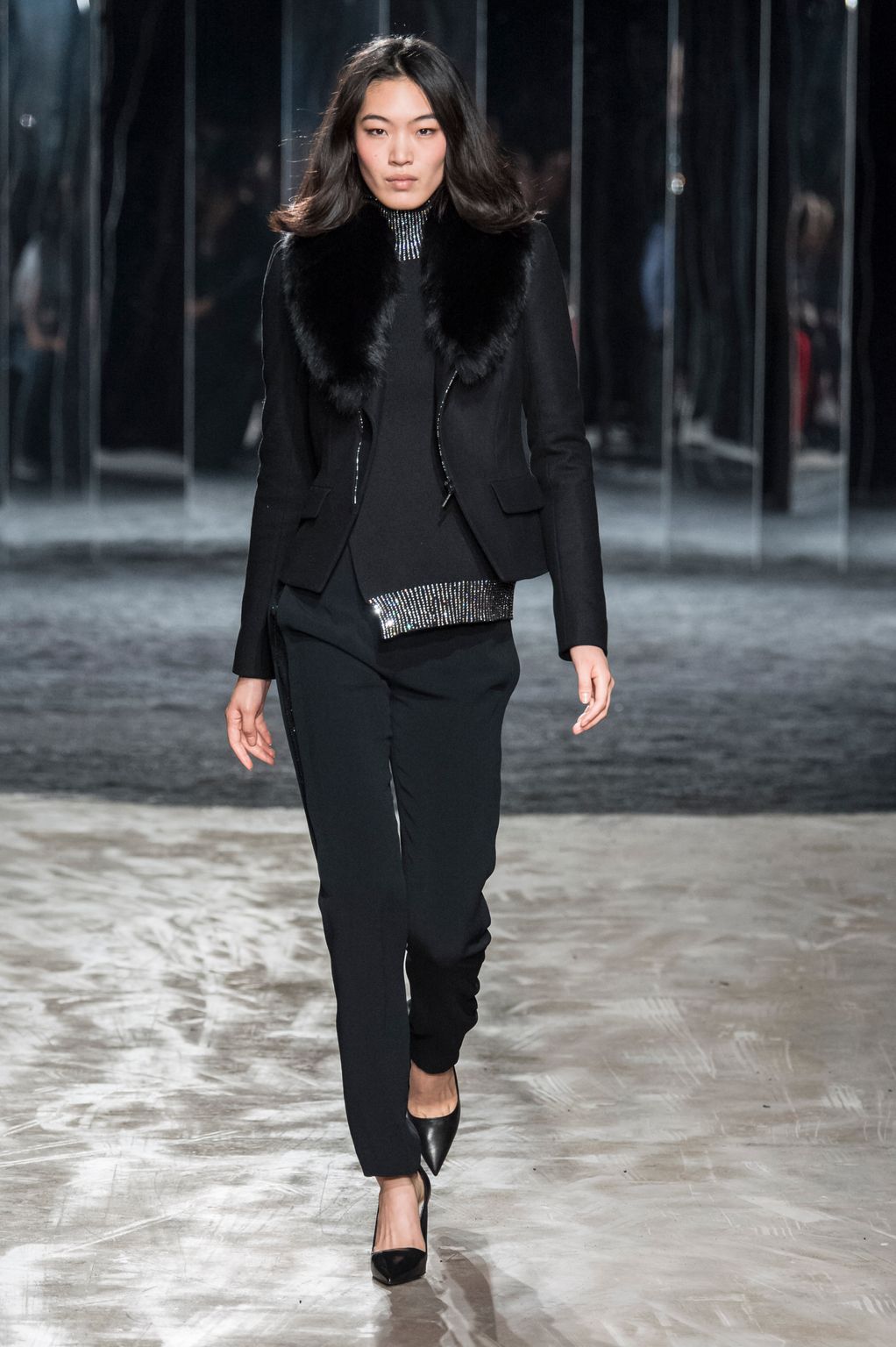 Fashion Week Paris Fall/Winter 2017 look 30 from the Azzaro collection 高级定制