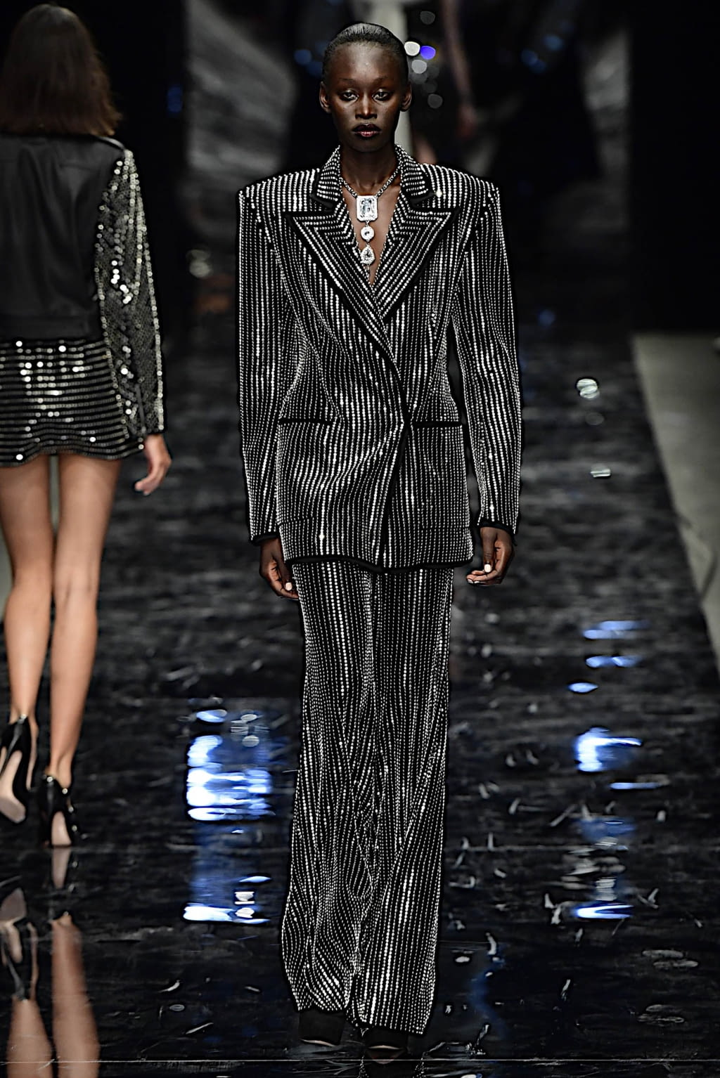 Fashion Week Paris Spring/Summer 2019 look 4 from the Azzaro collection couture