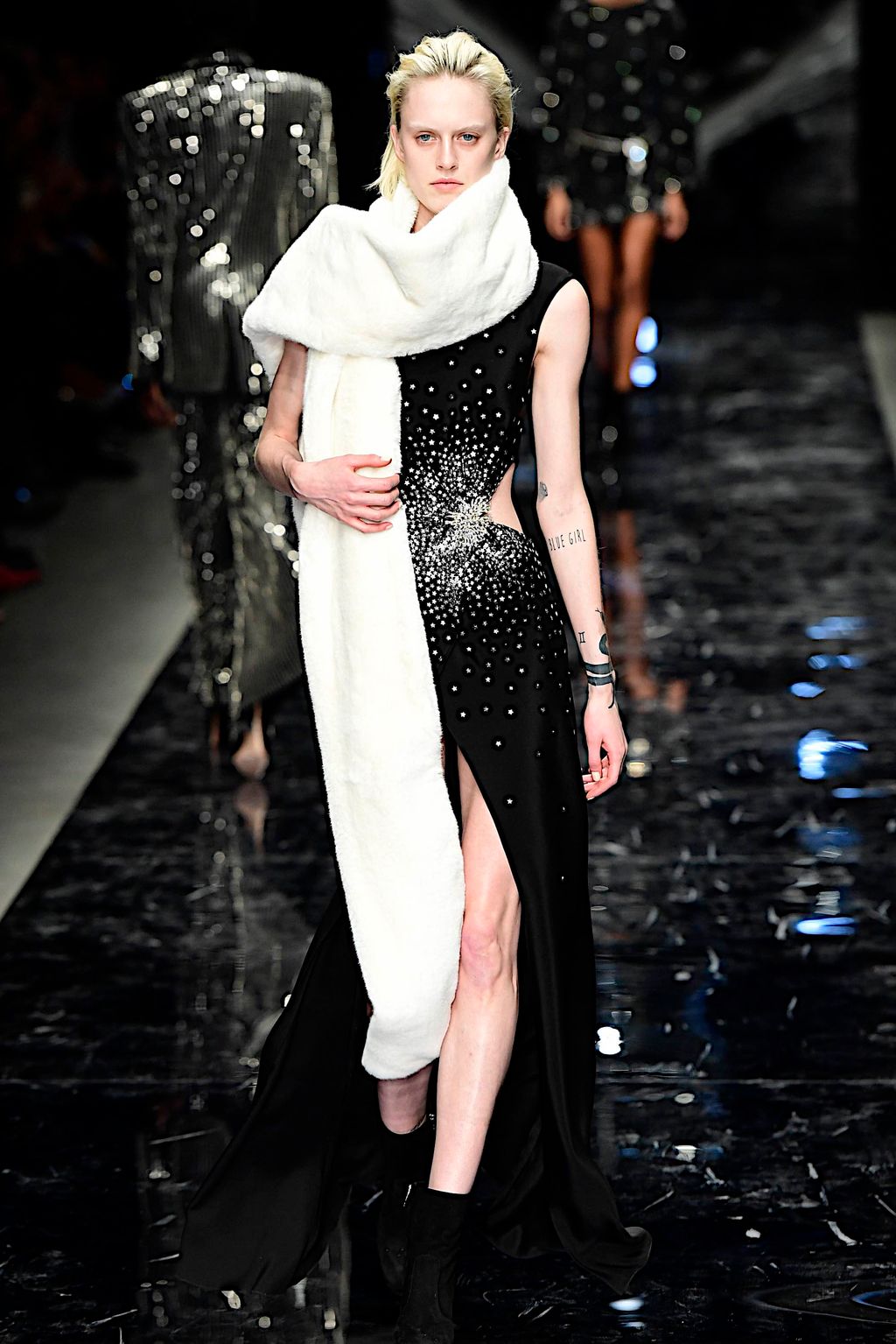 Fashion Week Paris Spring/Summer 2019 look 3 from the Azzaro collection couture