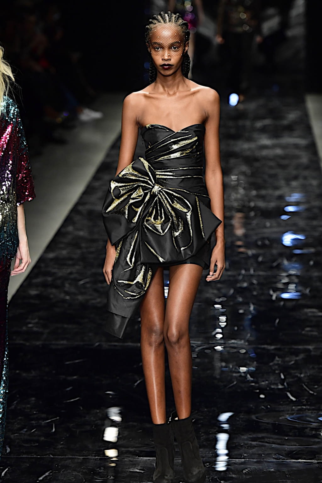 Fashion Week Paris Spring/Summer 2019 look 15 from the Azzaro collection couture