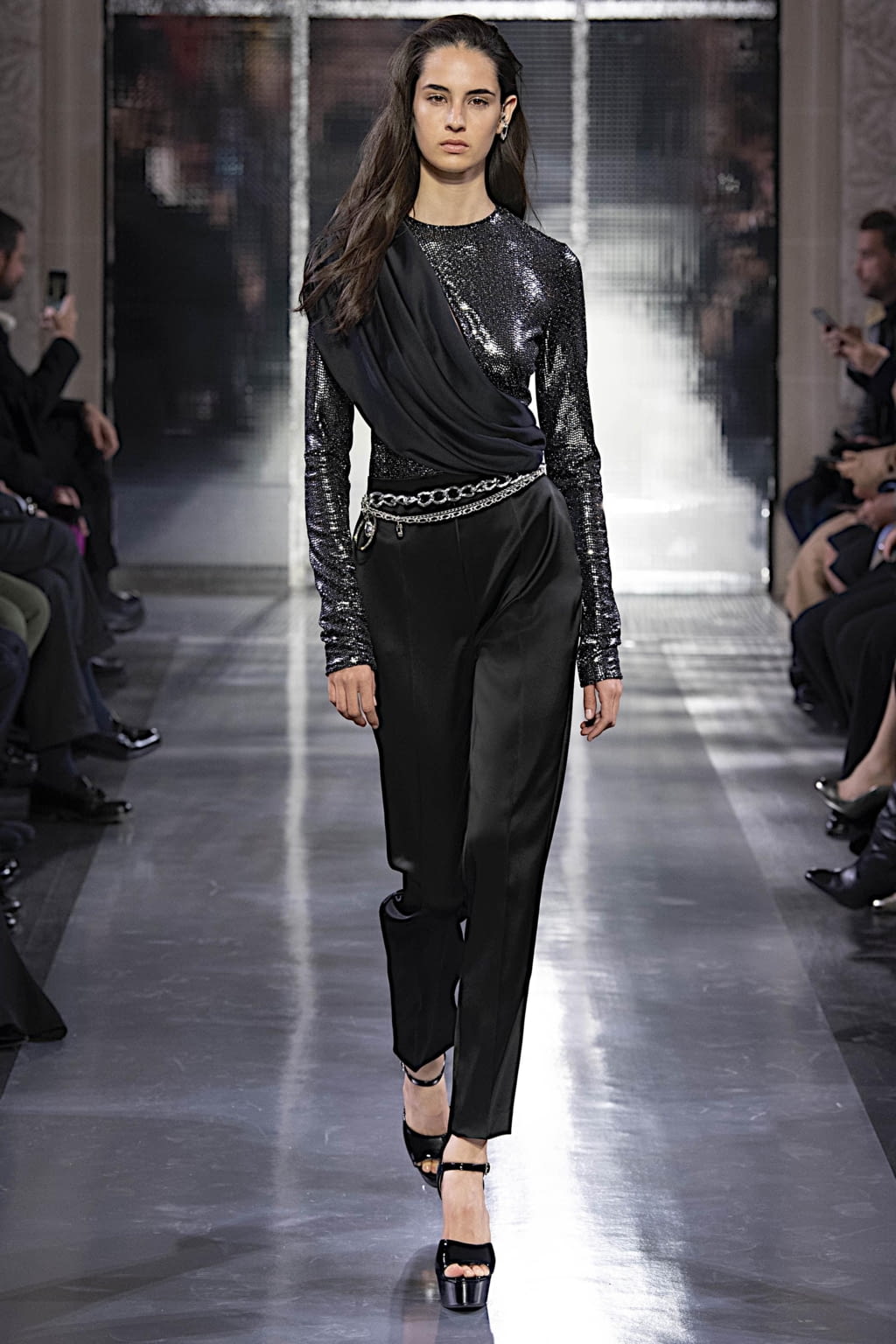 Fashion Week Paris Spring/Summer 2020 look 17 from the Azzaro collection couture