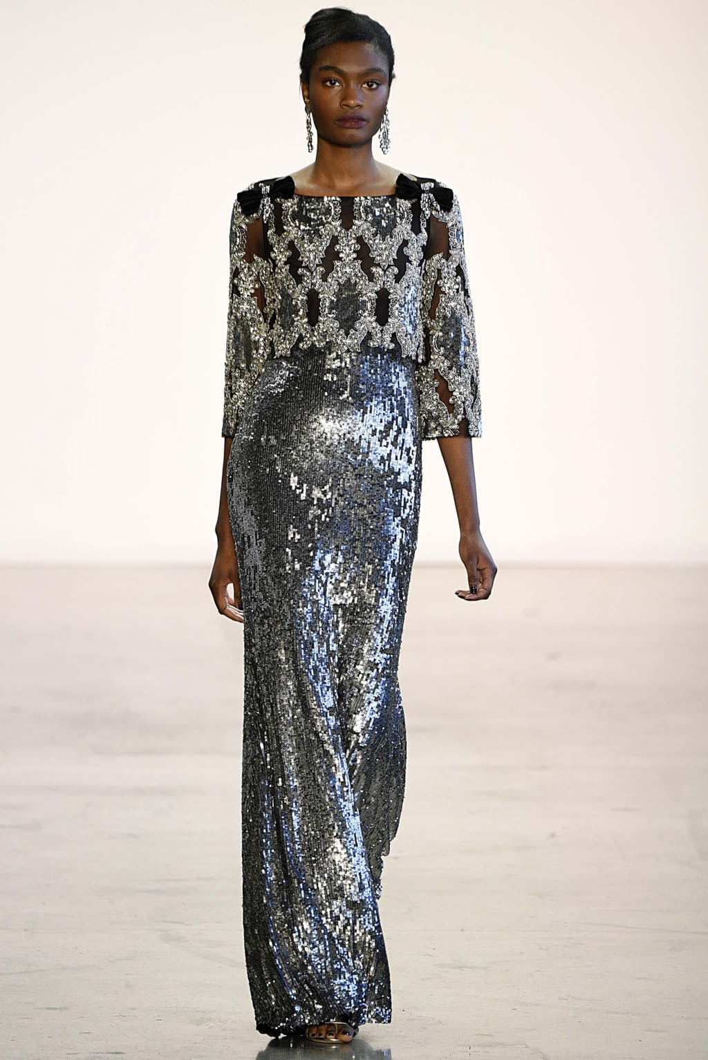 Fashion Week New York Fall/Winter 2018 look 30 from the Badgley Mischka collection womenswear