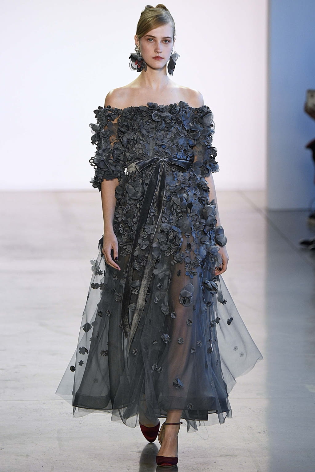 Fashion Week New York Fall/Winter 2018 look 31 from the Badgley Mischka collection womenswear