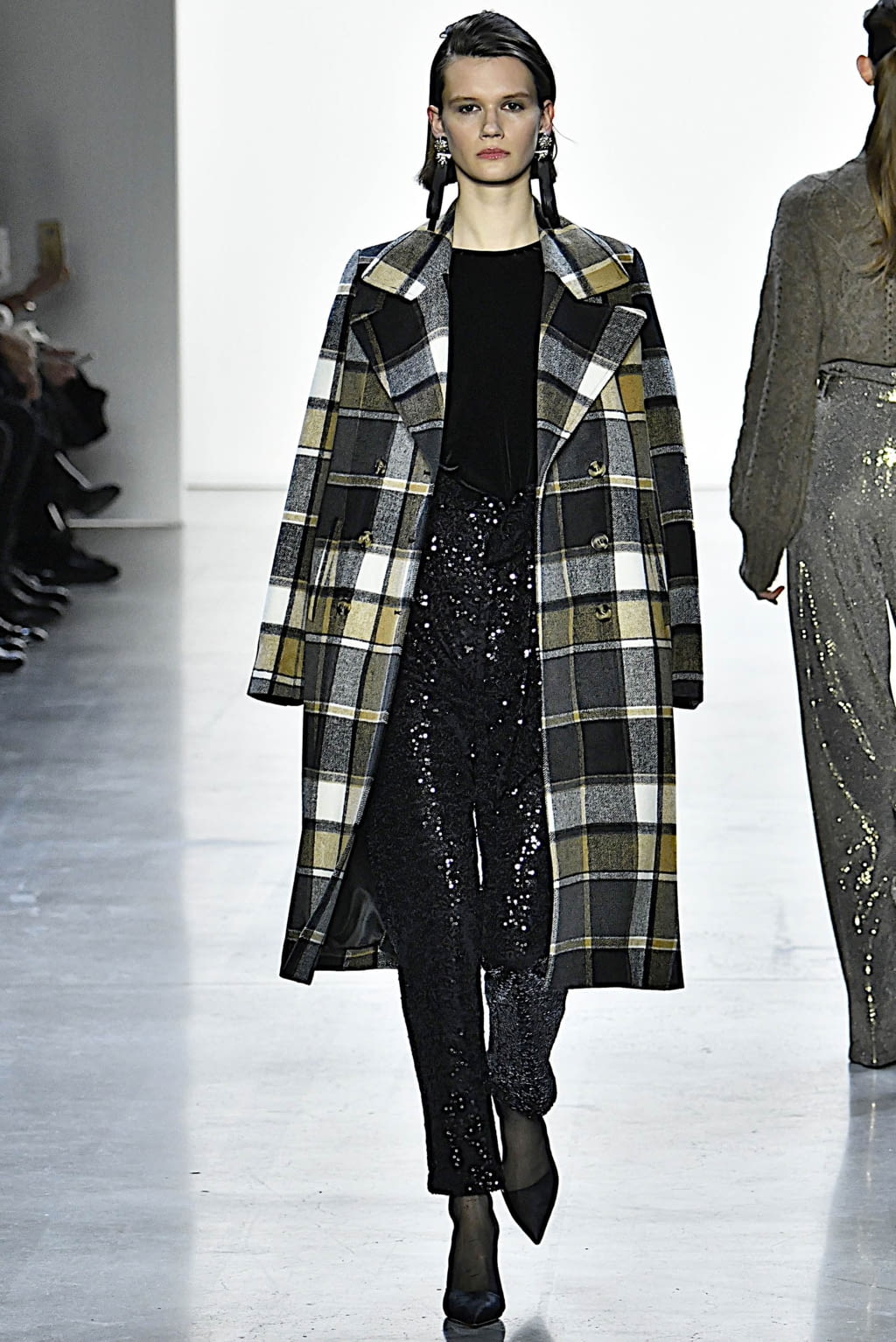 Fashion Week New York Fall/Winter 2019 look 3 de la collection Badgley Mischka womenswear