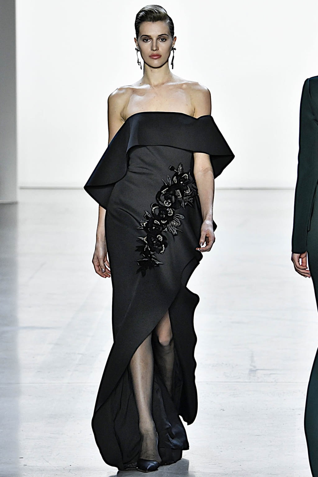 Fashion Week New York Fall/Winter 2019 look 14 from the Badgley Mischka collection 女装