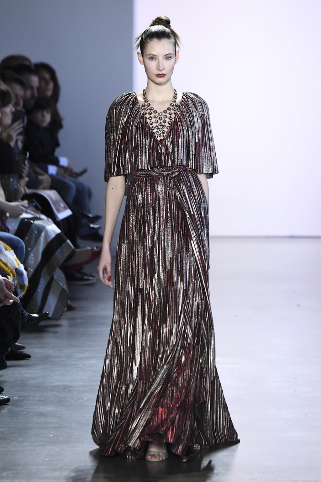 Fashion Week New York Fall/Winter 2020 look 17 from the Badgley Mischka collection 女装